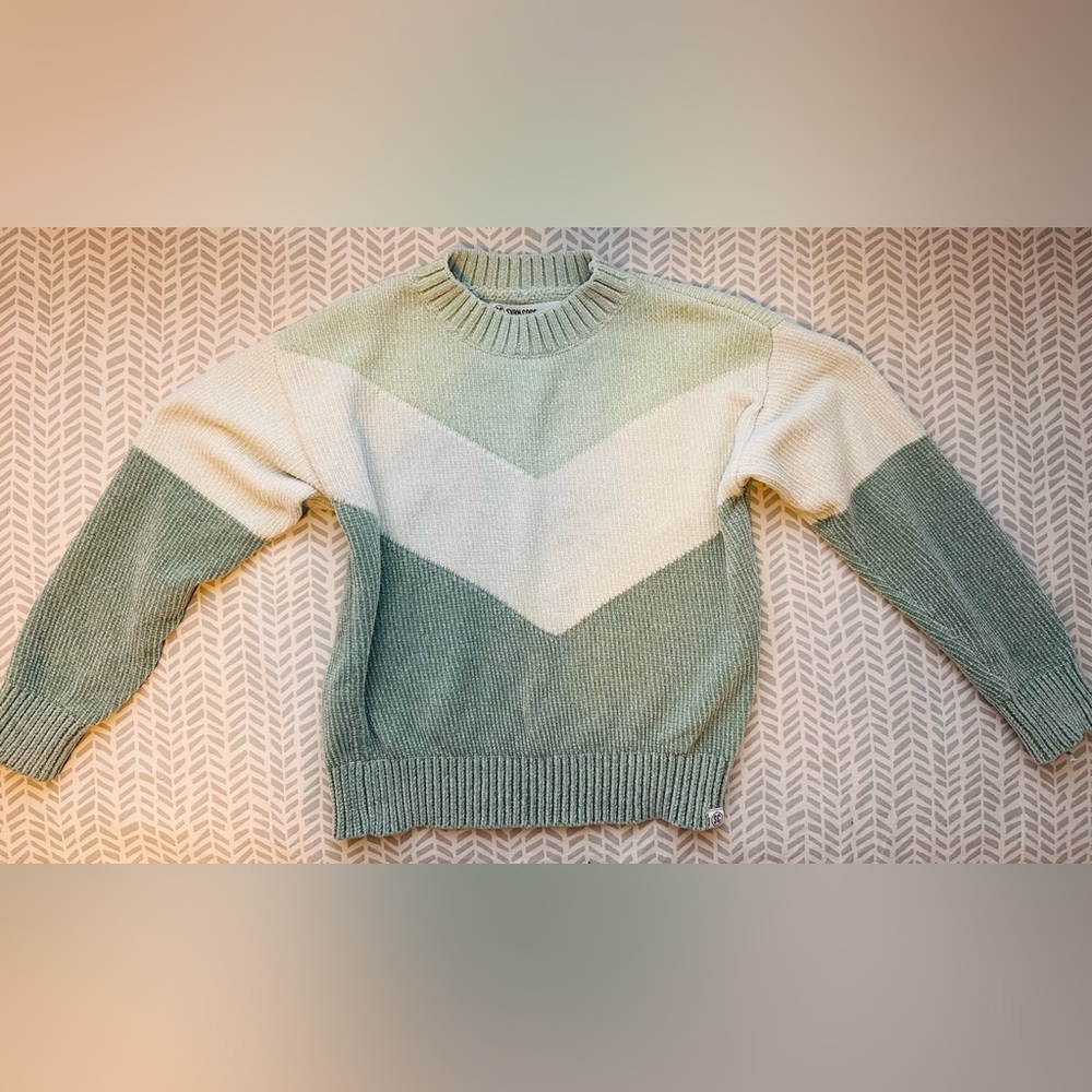 Svrn code girls toddler sage and cream velvety sweater size 4